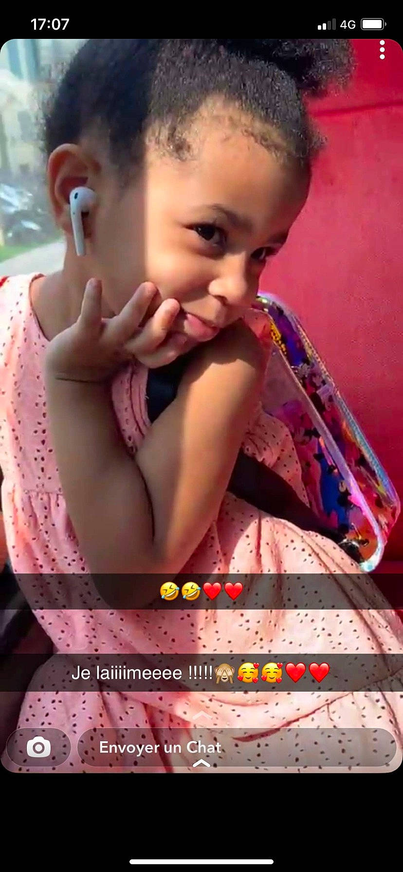 Dayana a rejoint le concours — aidez-le/la à gagner de superbes lots ! baby_toddler_clothing, beauty, child, eyelash, finger, fun, hairstyle, happy, jewellery, lip, magenta, nail, nose, organ, person, pink, play, sitting, skin, snapshot