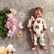 Theo participe au concours pour gagner de l'argent avec cette photo : baby, bear, bear_pattern, bee, blanket, butterfly, cartoon_animals, celebration, child, cute, flowers, happy, hat, infant, lying_down, onesie, pink_flowers, rabbit, smiling, soft_texture