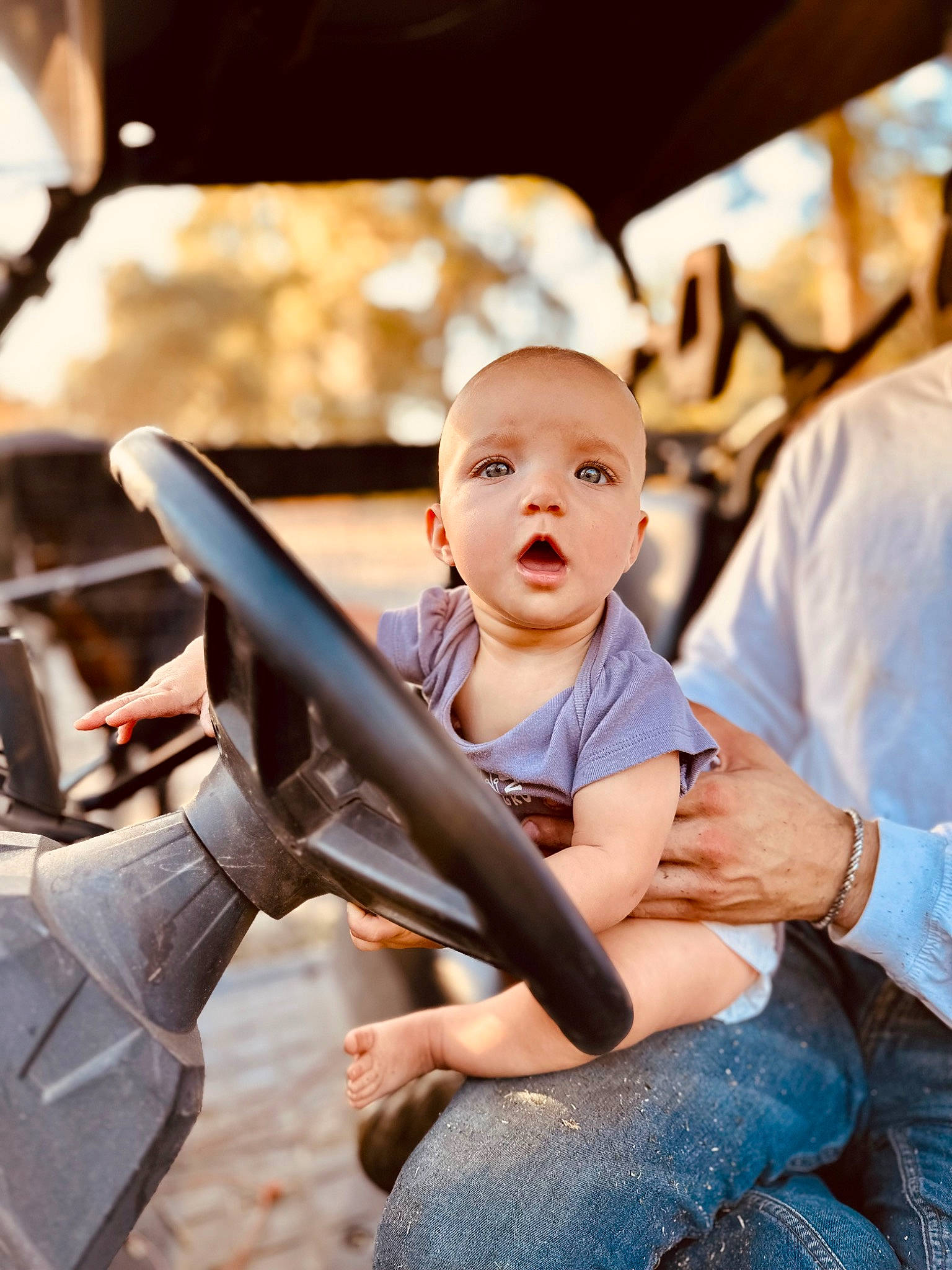 Astrid is registered to the contest to win money with this photo: auto_part, automotive_design, automotive_exterior, baby, child, denim, driving, family_car, flash_photography, fun, hand, happy, jeans, leisure, luxury_vehicle, person, portrait_photography, recreation, sitting, steering_wheel