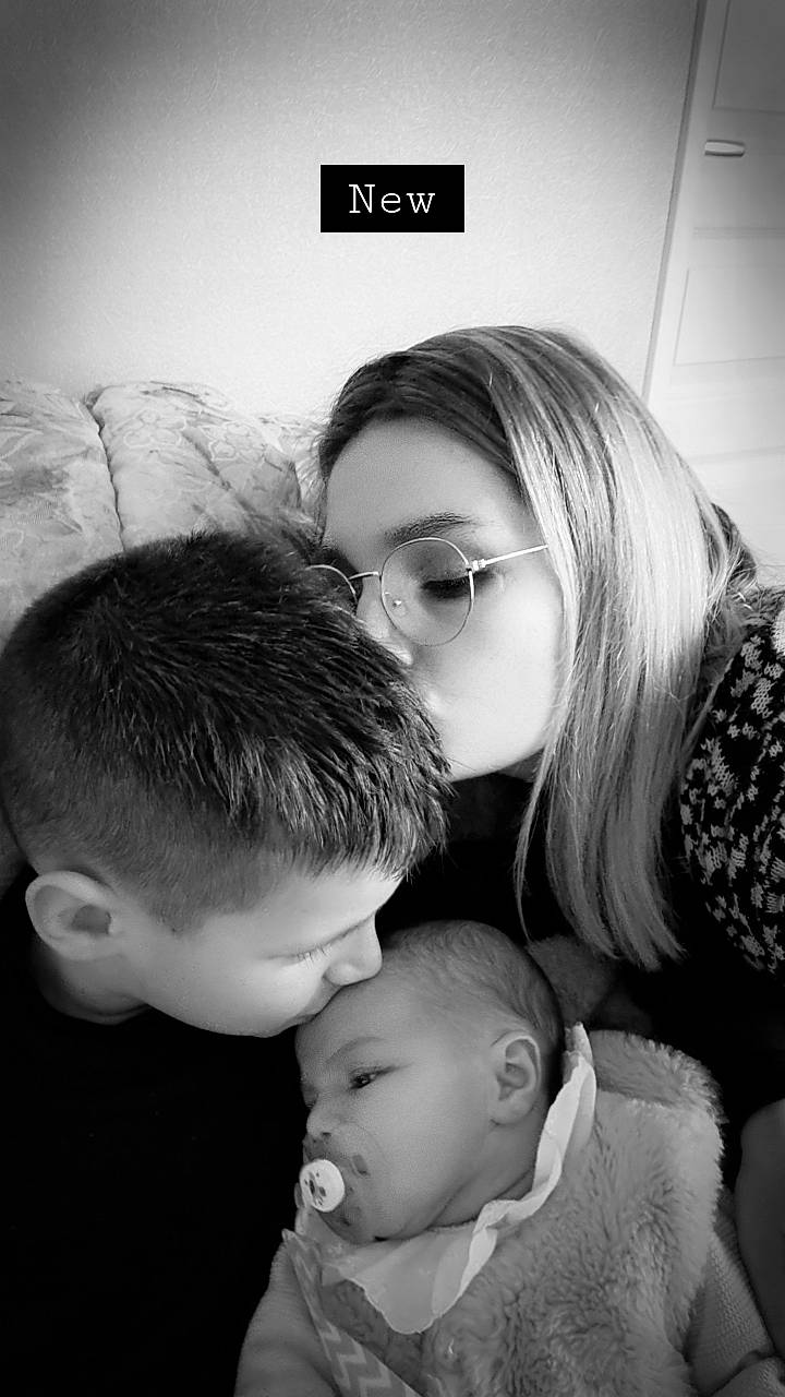 Lorenzo participe au concours pour gagner de l'argent avec cette photo : black, black_and_white, cheek, comfort, eyewear, flash_photography, fun, gesture, glasses, happy, lip, monochrome, monochrome_photography, mouth, nose, person, photograph, style, toddler, vision_care