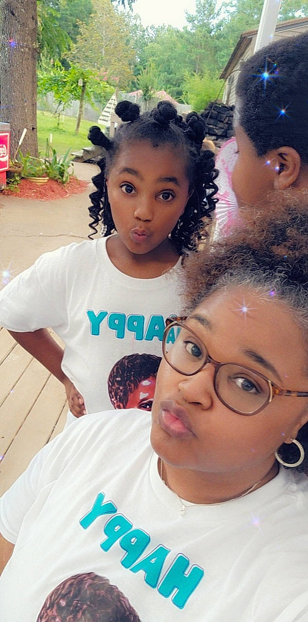 Kaylynn is registered to the contest to win money with this photo: eyebrow, eyelash, facial_expression, fashion, forehead, hair, hairstyle, happy, human, jheri_curl, lip, mammal, organ, person, photograph, plant, skin, smile, surprise, t_shirt