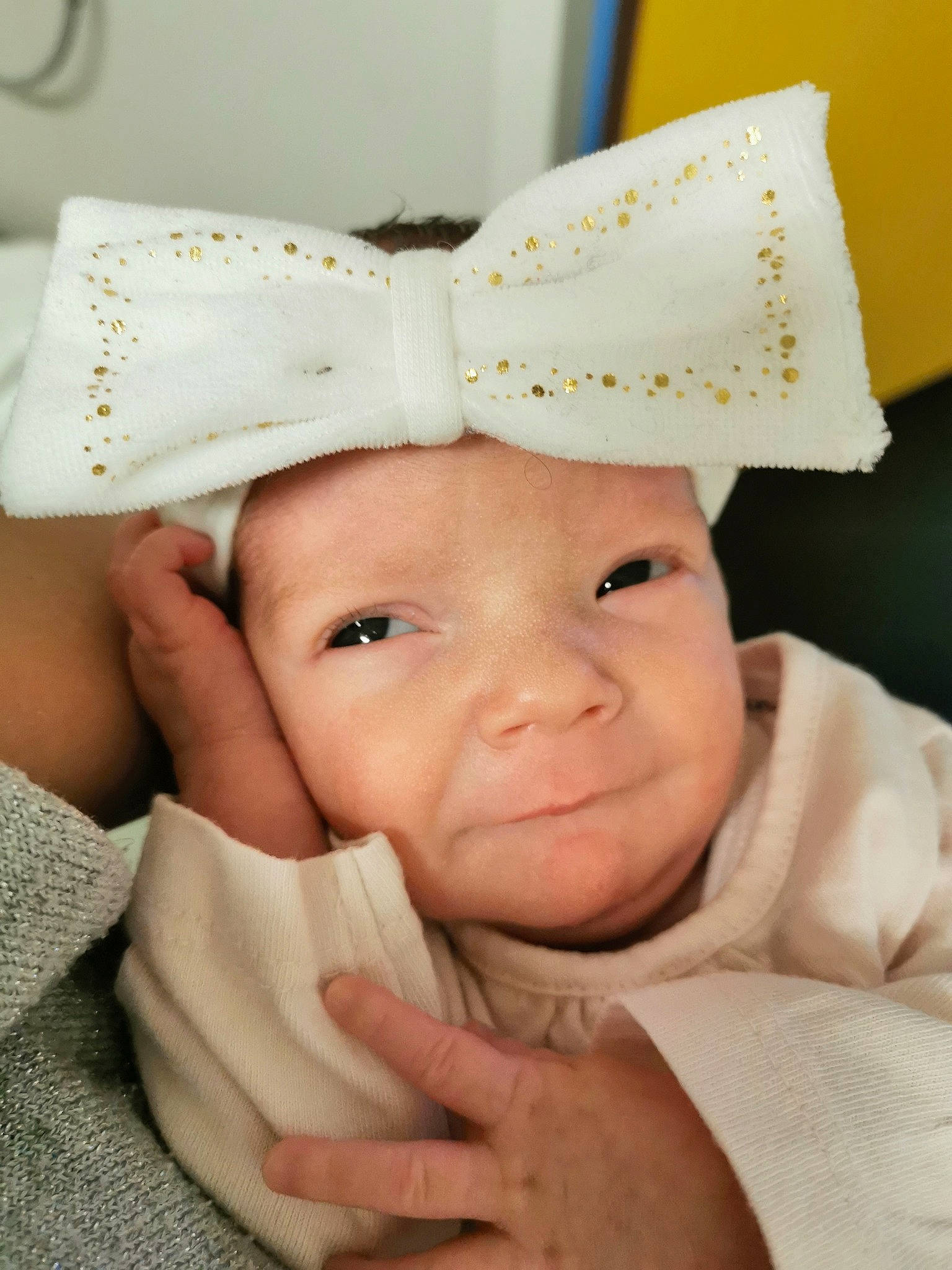 Mahelya participe au concours pour gagner de l'argent avec cette photo : baby, cheek, child, ear, face, forehead, head, headwear, nose, person, skin, toddler