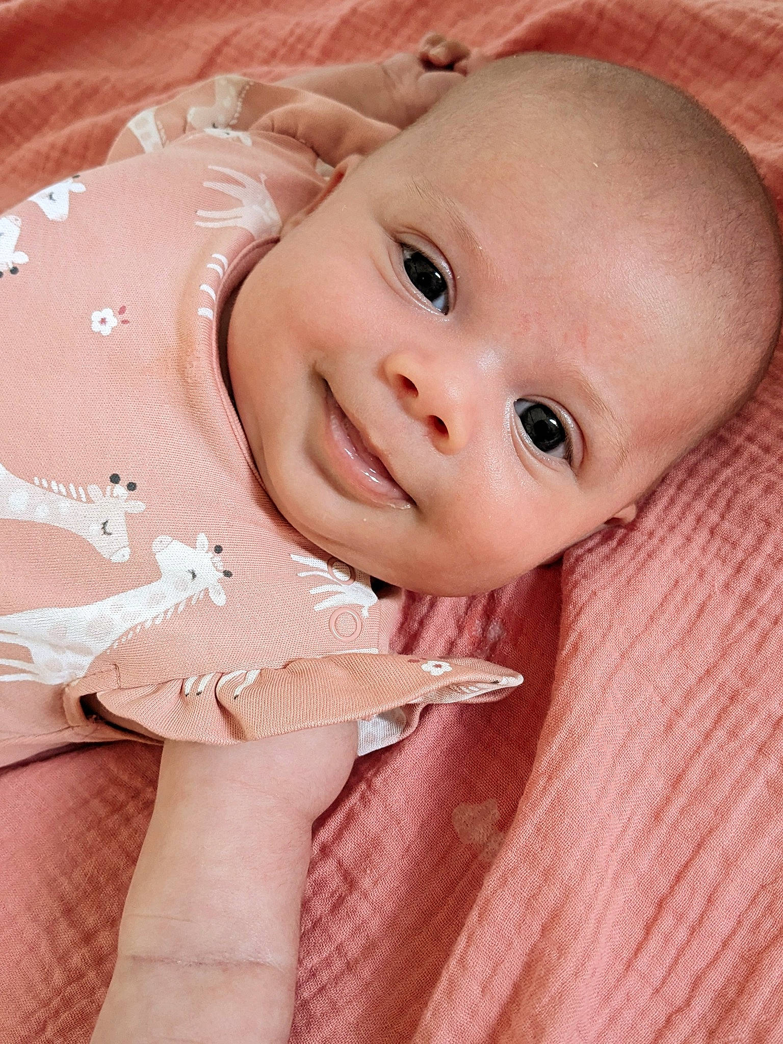 April participe au concours pour gagner de l'argent avec cette photo : baby, baby_toddler_clothing, cheek, child, close_up, eyebrow, eyelash, finger, flash_photography, gesture, happy, iris, lip, nail, nose, person, pink, skin, sleeve, smile