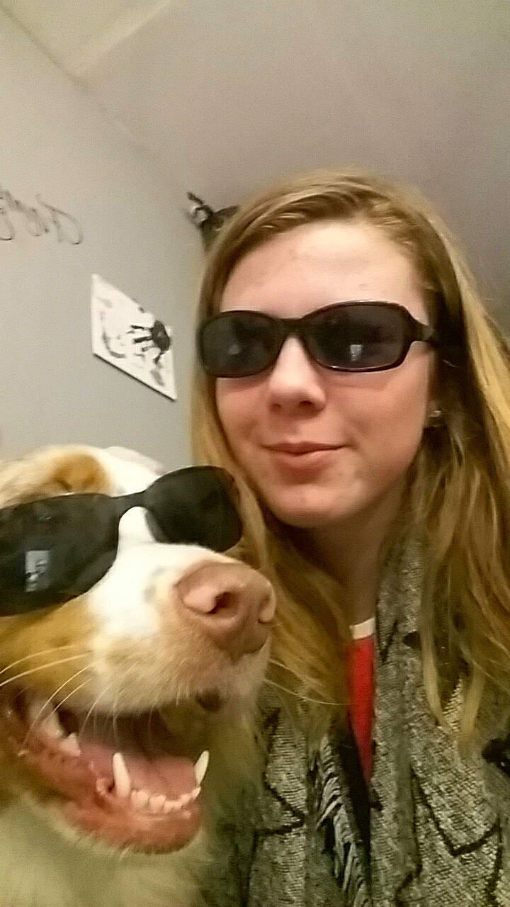 Noemie a rejoint le concours — aidez-le/la à gagner de superbes lots ! canidae, carnivore, companion_dog, cool, dog, dog_breed, eye, eyewear, fun, glasses, head, jaw, nose, organ, person, photography, selfie, smile, snout, sunglasses