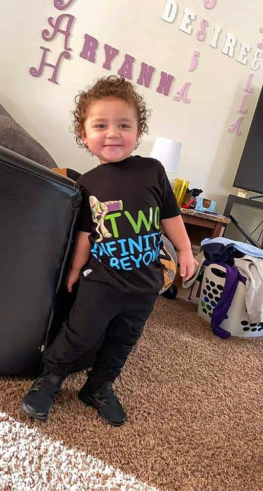 Emil is registered to the contest to win money with this photo: bag, child, electric_blue, fashion_design, flooring, fun, happy, joint, joy, logo, luggage_and_bags, person, room, shoulder, sleeve, smile, sneakers, sportswear, standing, street_fashion