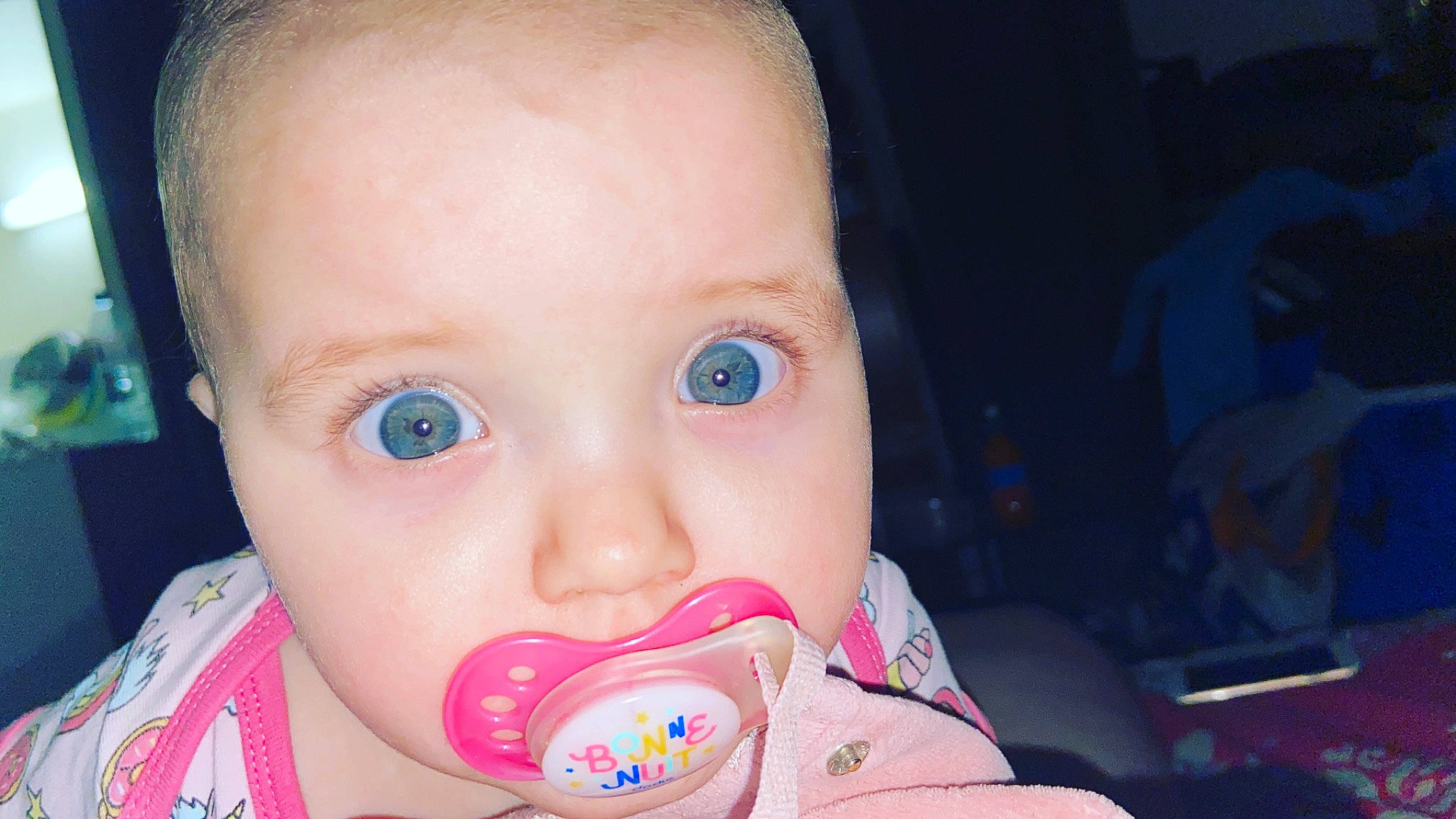 Kelsy a rejoint le concours — aidez-le/la à gagner de superbes lots ! baby, baby_products, baby_toddler_clothing, cheek, child, chin, eye, eyebrow, eyelash, forehead, iris, lip, organ, person, pink, product, skin, toddler, tongue