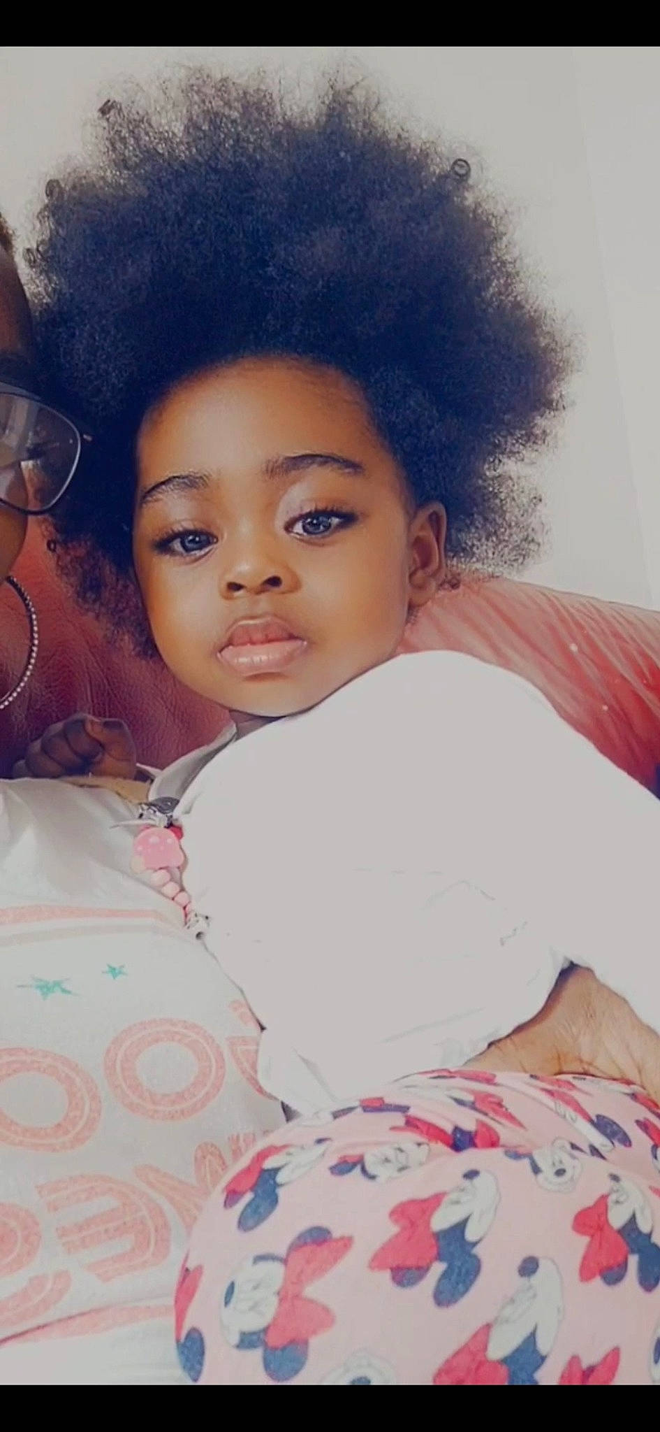 Iris Chloé Api participe au concours pour gagner de l'argent avec cette photo : black_hair, cheek, cool, event, eye, eyebrow, eyelash, fashion_design, happy, iris, lip, long_hair, magenta, nose, person, pink, shoulder, skin, sleeve, street_fashion