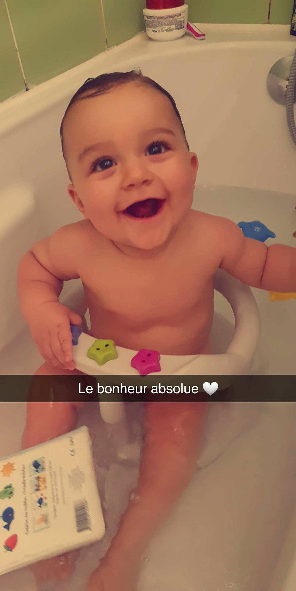 Alessio participe au concours pour gagner de l'argent avec cette photo : baby, baby_playing_with_toys, baby_toddler_clothing, bathing, cheek, chest, child, eye, eyebrow, eyelash, facial_expression, finger, happy, iris, joy, lip, mouth, nose, person, skin