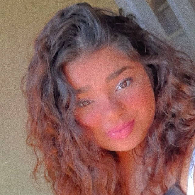 Elisa a rejoint le concours — aidez-le/la à gagner de superbes lots ! black_hair, cheek, eyebrow, eyelash, forehead, happy, iris, jaw, joy, lace_wig, layered_hair, lip, liver, makeover, nose, person, ringlet, selfie, smile, step_cutting