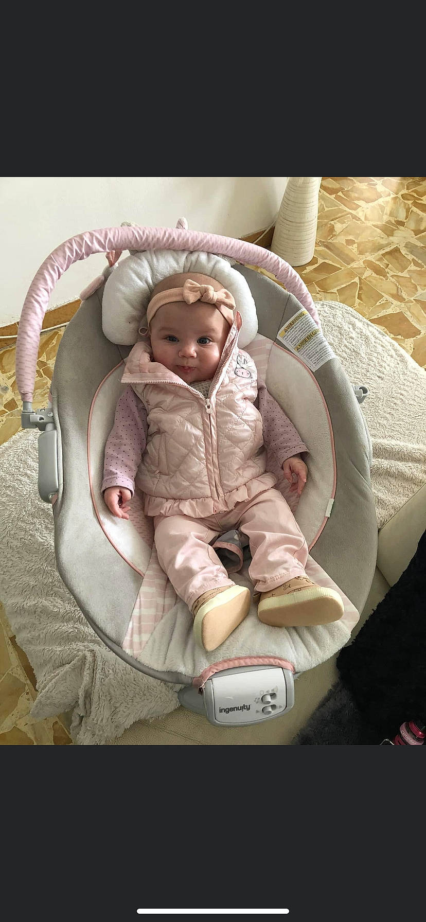 Diana a rejoint le concours — aidez-le/la à gagner de superbes lots ! arm, baby, baby_carriage, baby_in_car_seat, baby_products, baby_safety, baby_sleeping, baby_toddler_clothing, baby_toys, car_seat, child, comfort, head, headwear, infant_bed, linens, person, pink, product, sitting