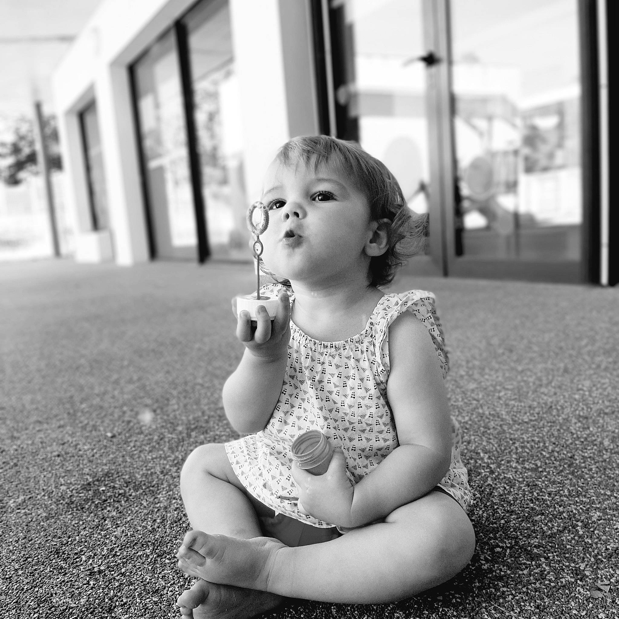 Auréa a rejoint le concours — aidez-le/la à gagner de superbes lots ! beauty, black, black_and_white, child, dress, eye, face, leg, lip, monochrome, monochrome_photography, person, photograph, photography, shoulder, sitting, snapshot, standing, stock_photography, toddler