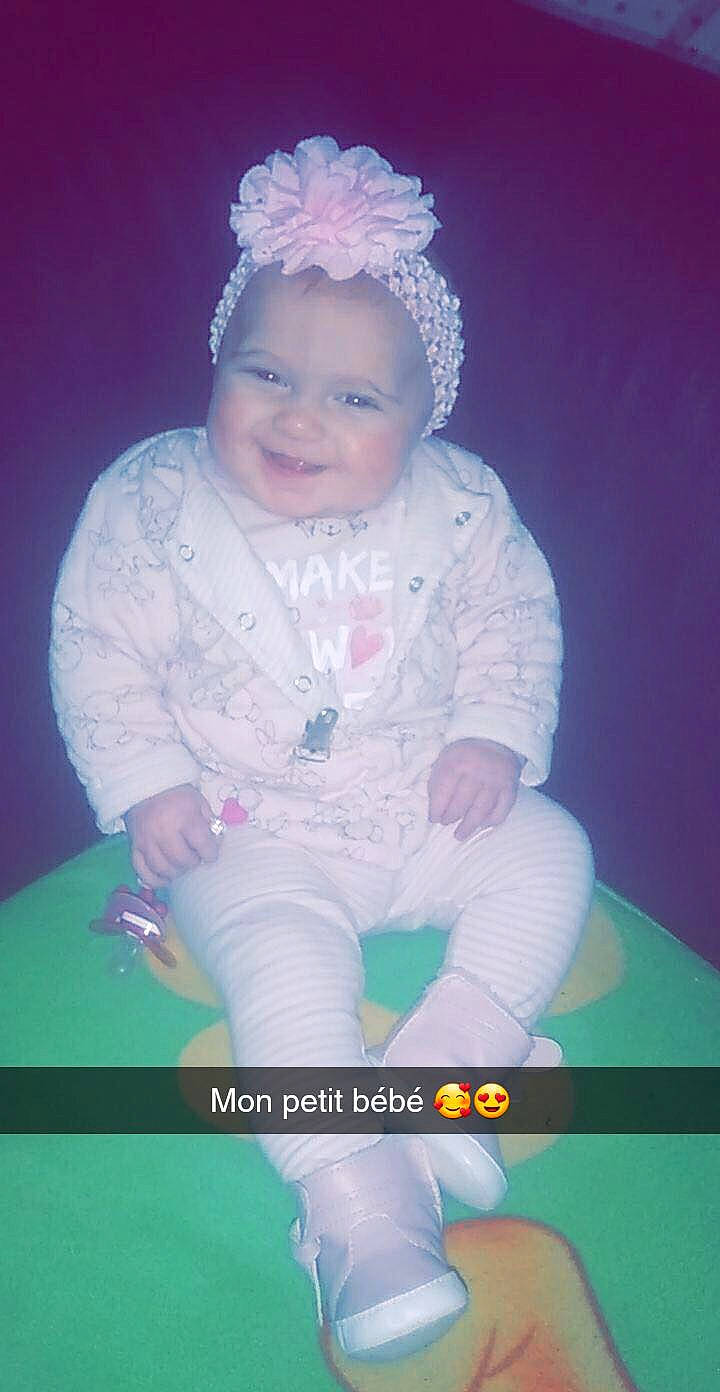 Alyana participe au concours pour gagner de l'argent avec cette photo : baby, baby_toddler_clothing, cheek, child, child_model, costume_accessory, embellishment, eye, face, flash_photography, hair_accessory, headband, headgear, headpiece, headwear, joy, mouth, nose, person, pink