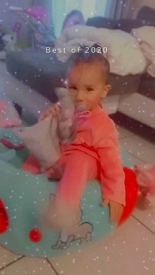 Falone a rejoint le concours — aidez-le/la à gagner de superbes lots ! art, baby, baby_toddler_clothing, cheek, child, event, eye, fashion_accessory, fun, glass, happy, magenta, pattern, peach, person, pink, play, sweetness, textile, thumb