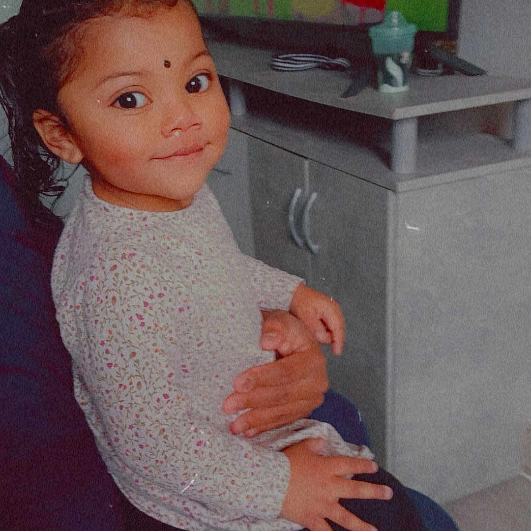 Kailyndra participe au concours pour gagner de l'argent avec cette photo : accessories, baby, blouse, bodypart, chair, clothing, couch, face, finger, furniture, hand, head, indoors, jeans, jewelry, pants, person, photography, portrait, sitting