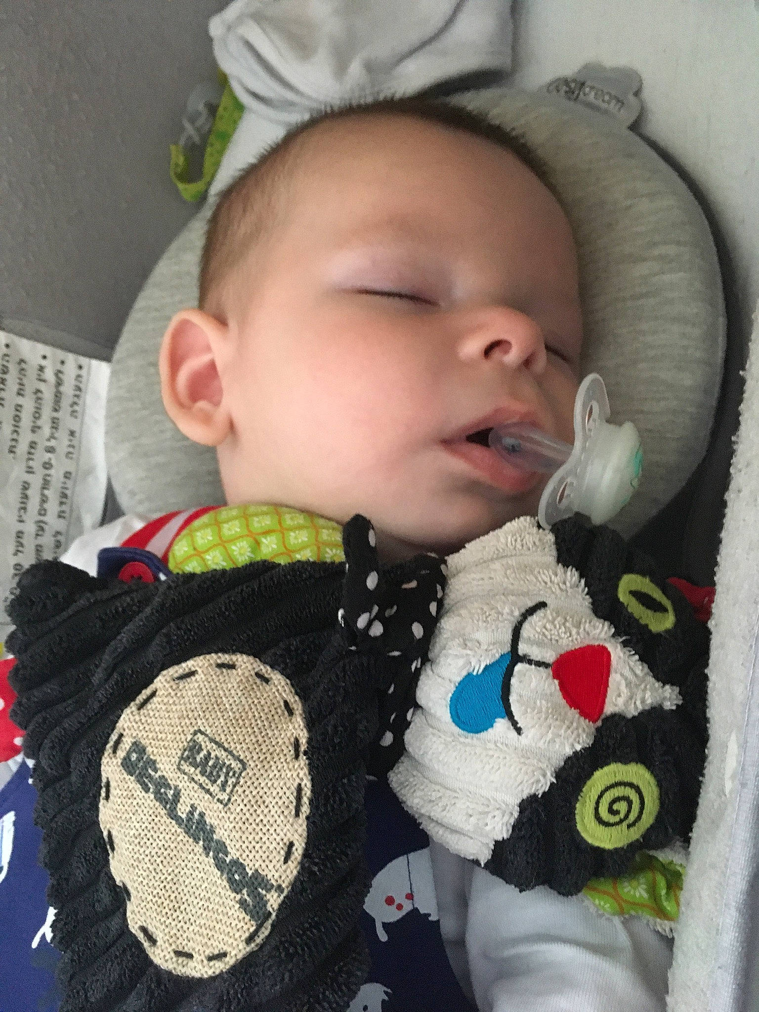 Aden a rejoint le concours — aidez-le/la à gagner de superbes lots ! baby, baby_products, baby_sleeping, cheek, child, ear, face, forehead, head, nap, nose, person, product, sleep, toddler