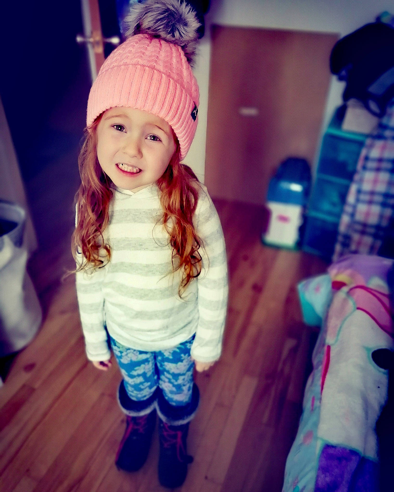 Élodie participe au concours pour gagner de l'argent avec cette photo : beanie, beauty, cap, cheek, child, clothing, cloud, cool, eye, face, happy, head, headgear, headwear, joy, knit_cap, people, person, pink, skin