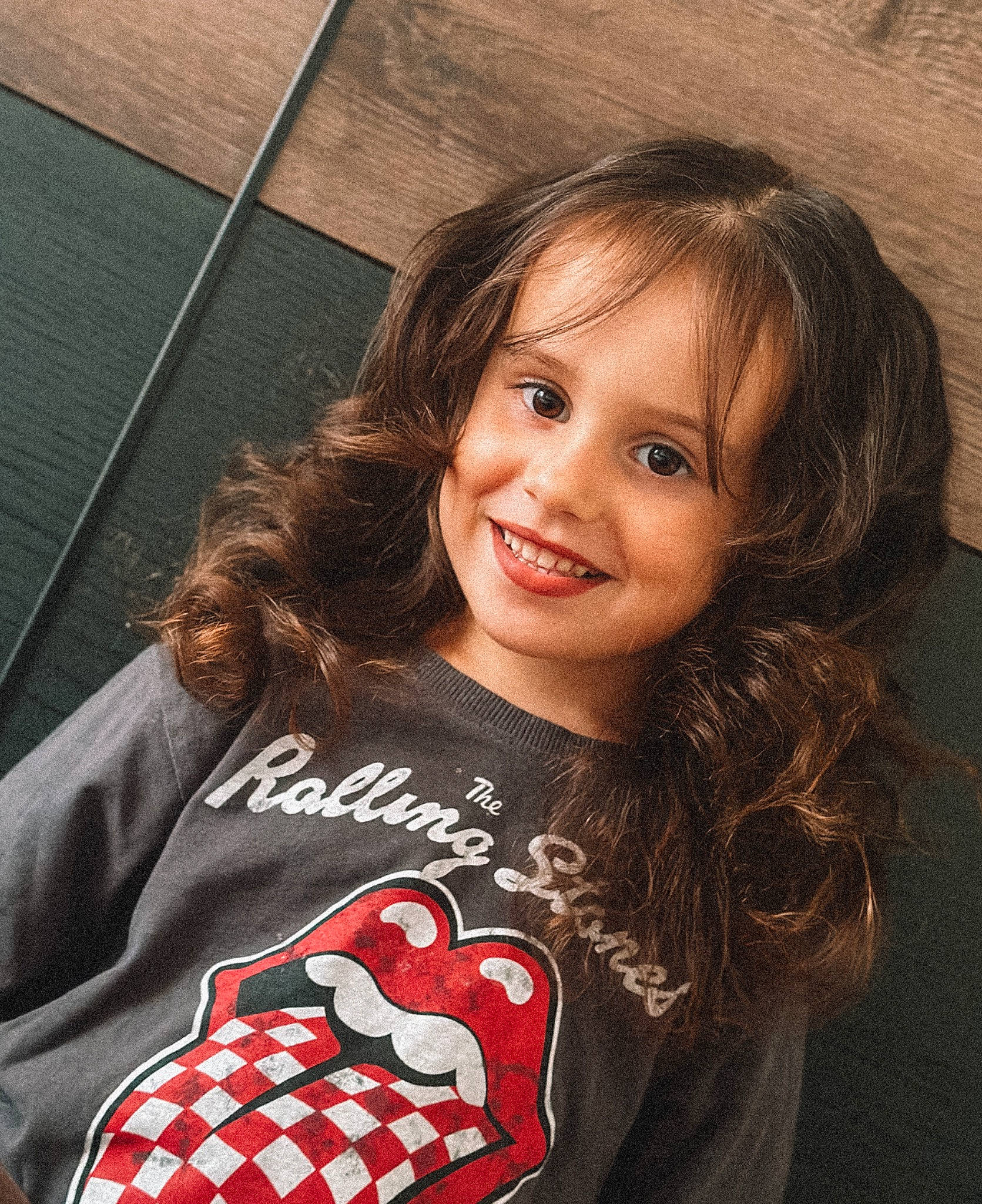 Celine a rejoint le concours — aidez-le/la à gagner de superbes lots ! cheek, chin, cool, eyebrow, eyelash, facial_expression, flash_photography, hairstyle, happy, human, iris, joy, lip, mammal, mouth, nose, organ, person, skin, sleeve