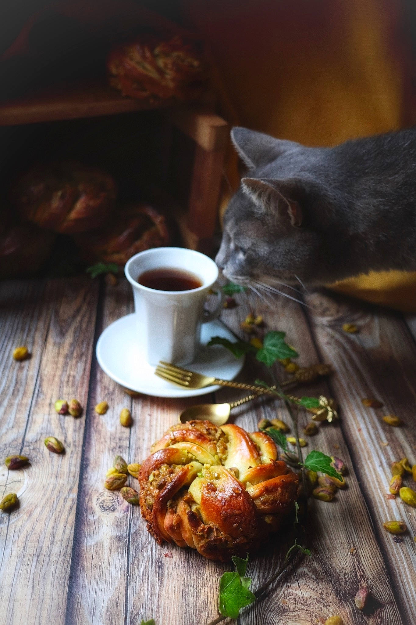 Berlioz participe au concours pour gagner de l'argent avec cette photo : coffee, coffee_cup, cuisine, cup, dishware, drinkware, food, ingredient, keemun, kona_coffee, kopi_tubruk, plate, recipe, serveware, table, tablecloth, tableware, tea, teacup, wood