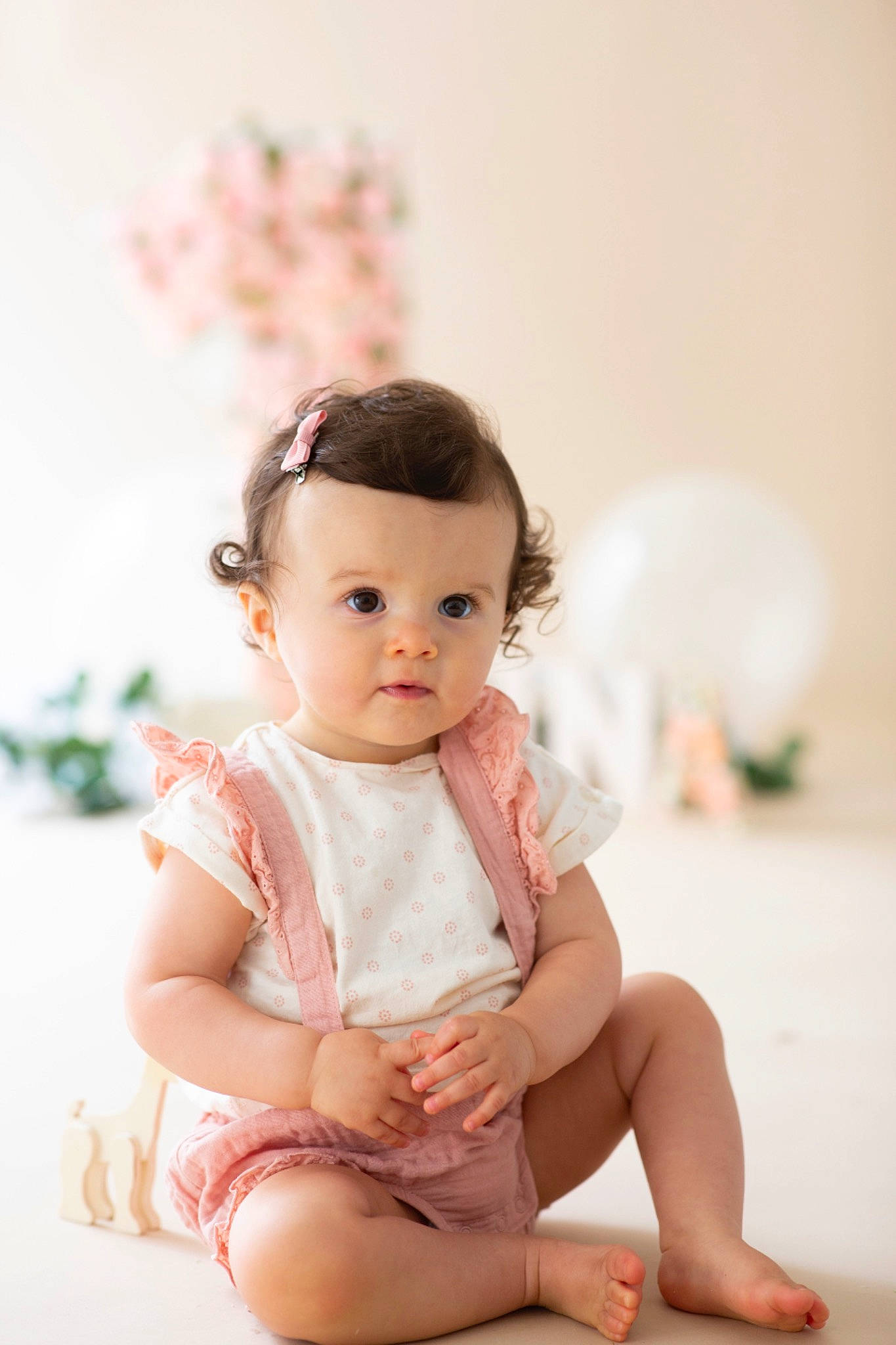 Anna a rejoint le concours — aidez-le/la à gagner de superbes lots ! arm, baby, baby_toddler_clothing, cheek, child, eye, eyelash, finger, flash_photography, foot, happy, human_leg, iris, lip, neck, person, pink, shoulder, skin, sleeve