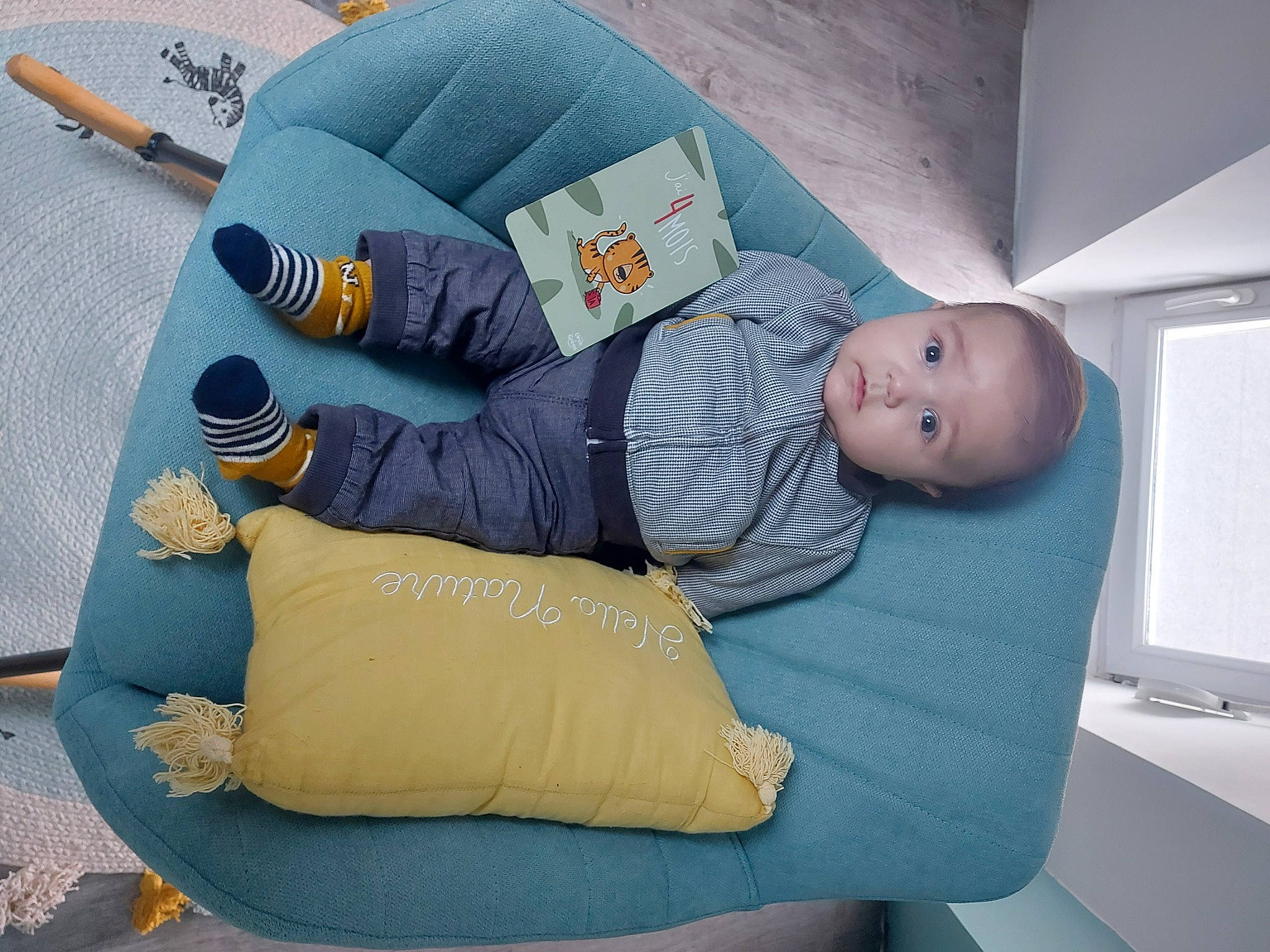 Anicet a rejoint le concours — aidez-le/la à gagner de superbes lots ! baby, baby_products, baby_sleeping, baby_toddler_clothing, bedtime, child, comfort, couch, health_care, linens, nap, person, room, sitting, sleep, sock, textile, toddler