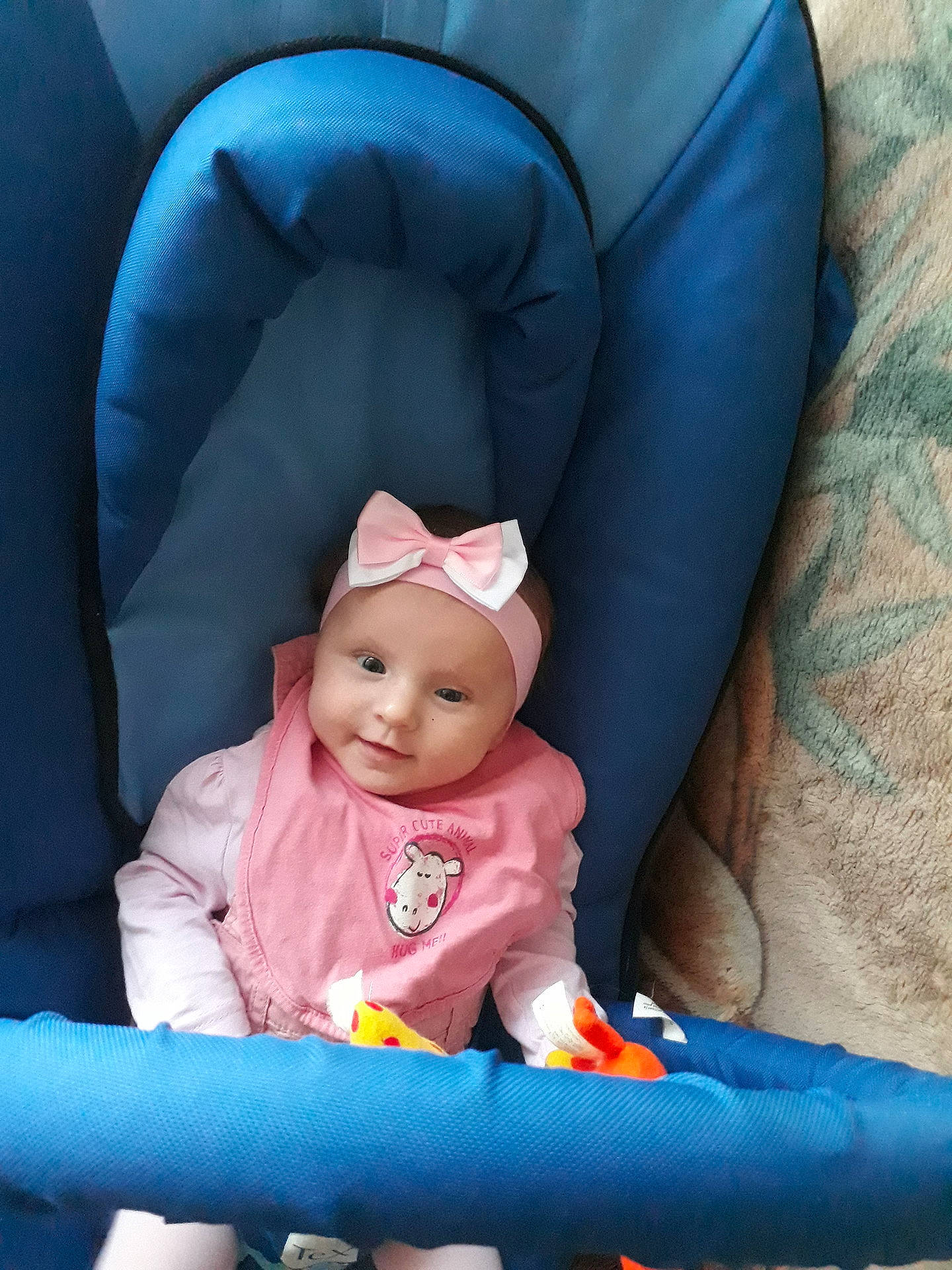 Ines participe au concours pour gagner de l'argent avec cette photo : blue, child, cool, eye, fun, girl, hair_accessory, infant, person, play, product, smile, toddler