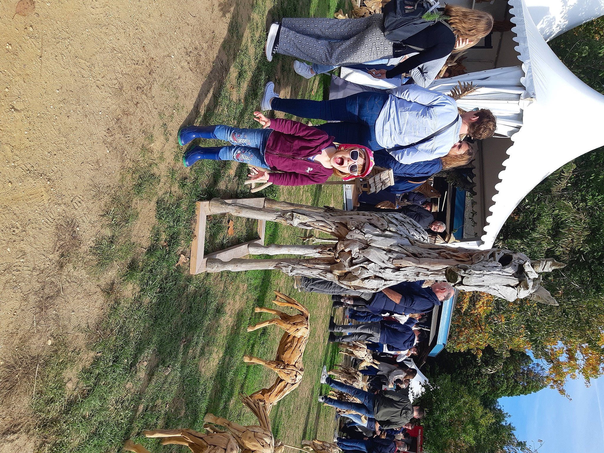 Maëlys a rejoint le concours — aidez-le/la à gagner de superbes lots ! adventure, fun, hat, landscape, leisure, person, plant, pole, recreation, sky, soil, tire, tree, walking_shoe, wheel