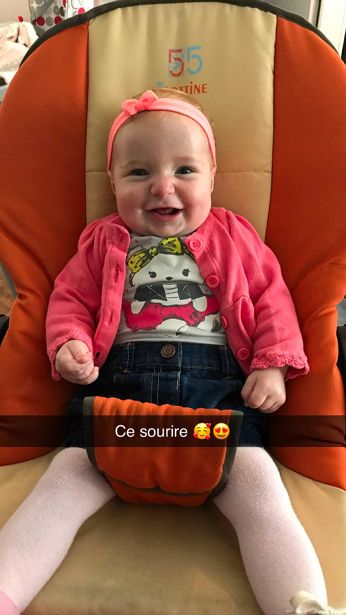 Hanaïa participe au concours pour gagner de l'argent avec cette photo : baby, baby_in_car_seat, baby_products, car_seat, child, joy, orange, person, product, pumpkin, toddler