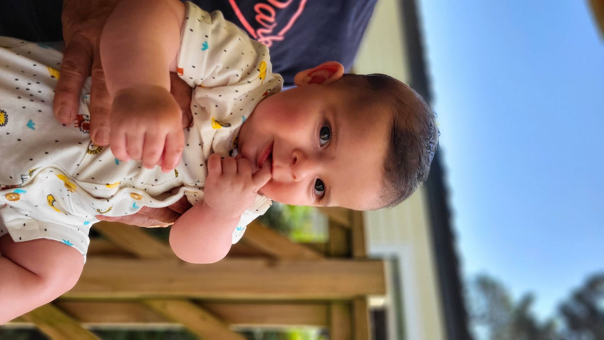 Kelyan a rejoint le concours — aidez-le/la à gagner de superbes lots ! baby, baby_toddler_clothing, cheek, child, dress, fun, grass, hand, happy, hat, iris, leisure, lip, nose, person, skin, sky, smile, toddler, tree