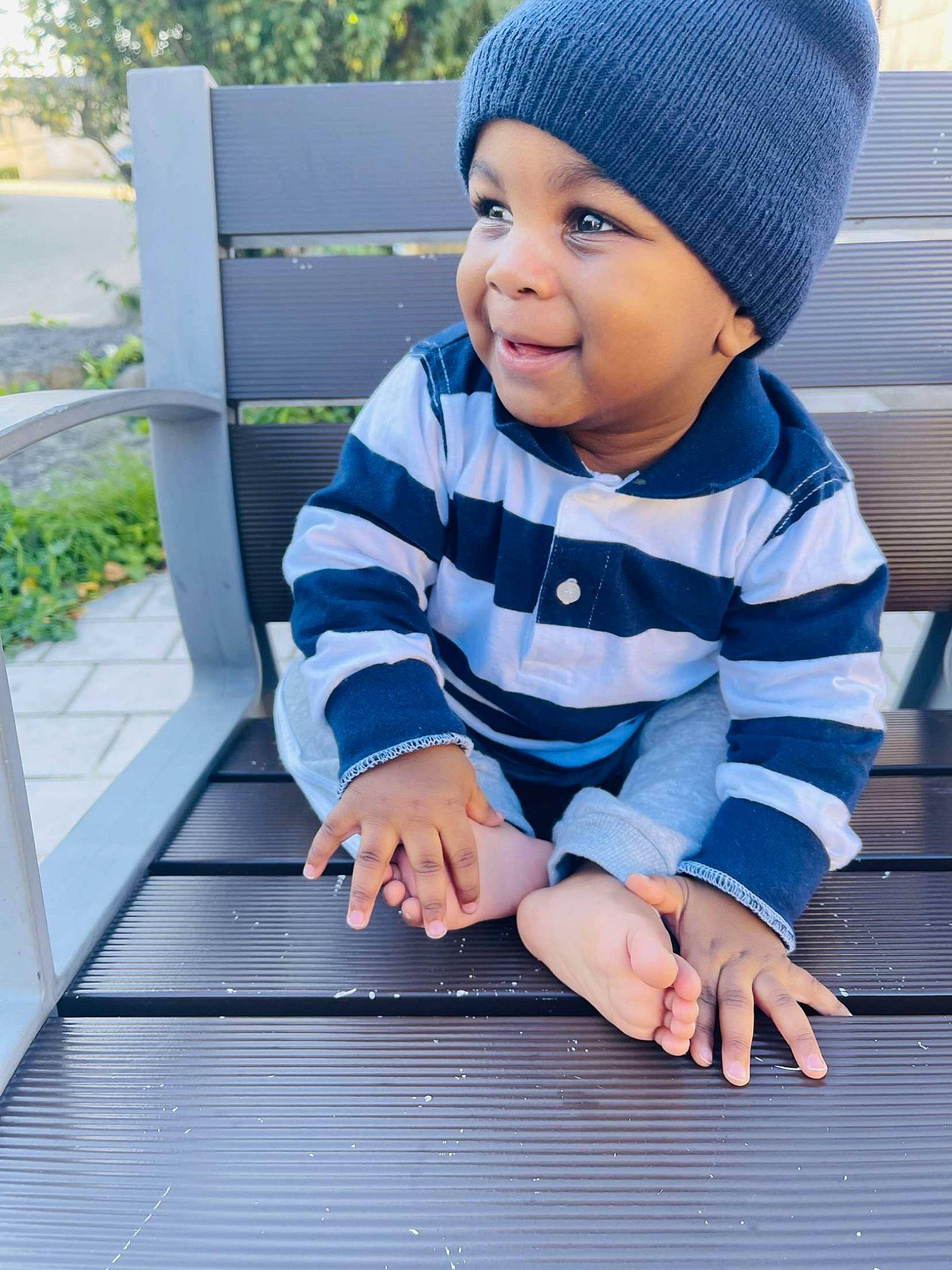 Lyann a rejoint le concours — aidez-le/la à gagner de superbes lots ! baby, baby_toddler_clothing, beauty, blue, cap, child, electric_blue, eye, face, grass, happy, hat, headwear, knit_cap, person, plant, product, sleeve, smile, standing