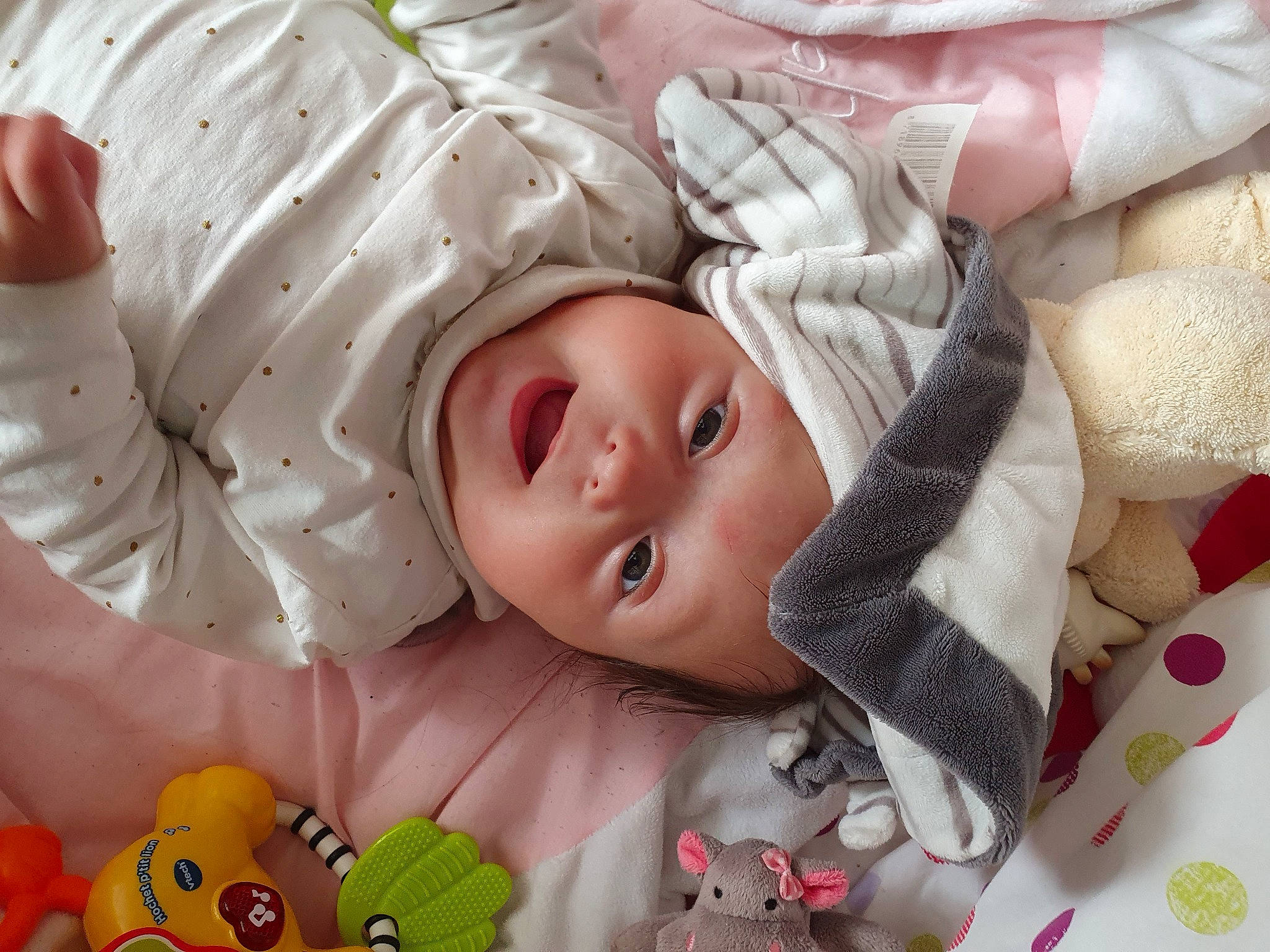Juliette participe au concours pour gagner de l'argent avec cette photo : baby, baby_products, baby_sleeping, bedtime, cheek, child, headwear, person, pink, product, skin, toddler, toy