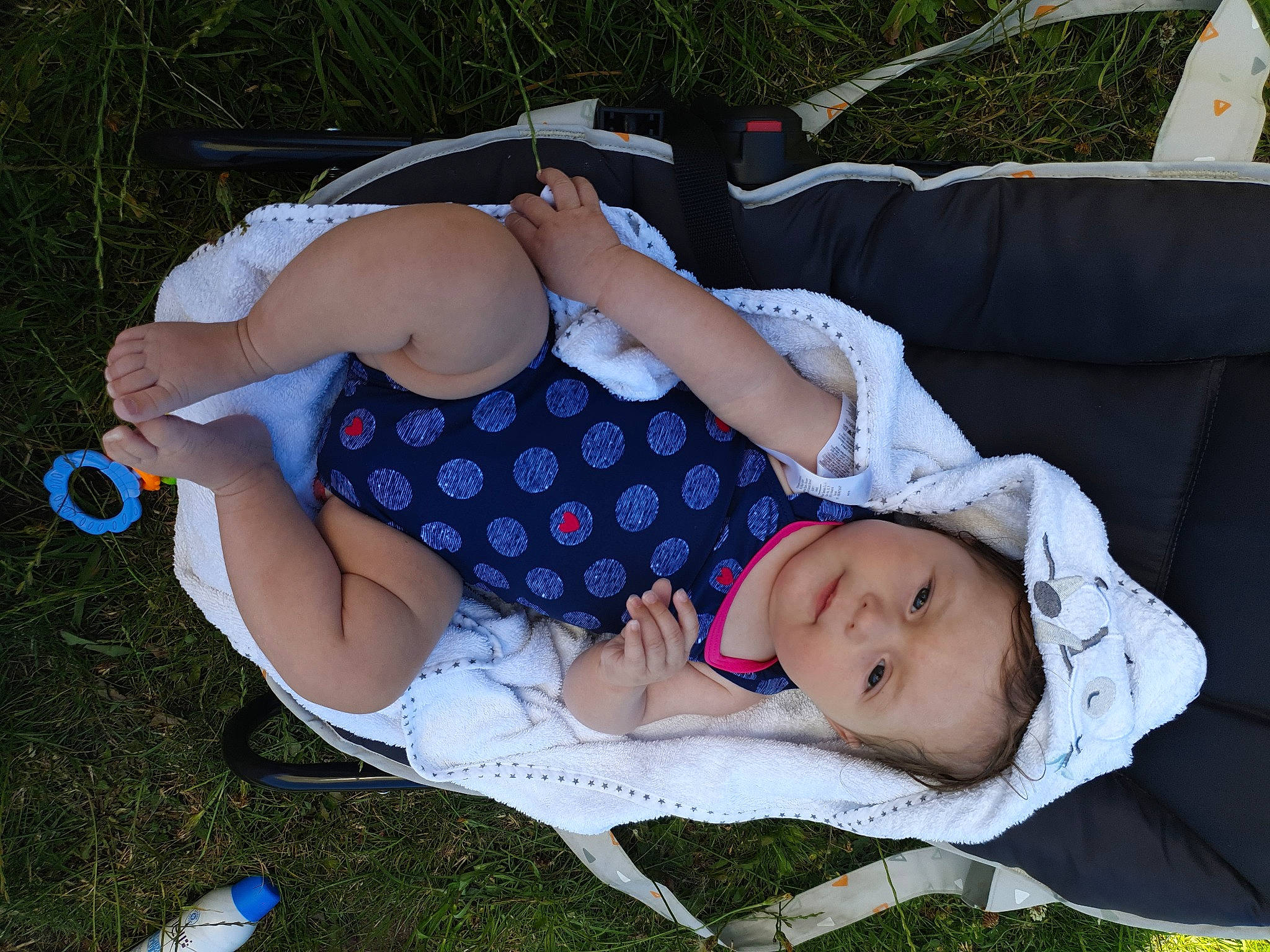 Juliette a rejoint le concours — aidez-le/la à gagner de superbes lots ! child, grass, person, product