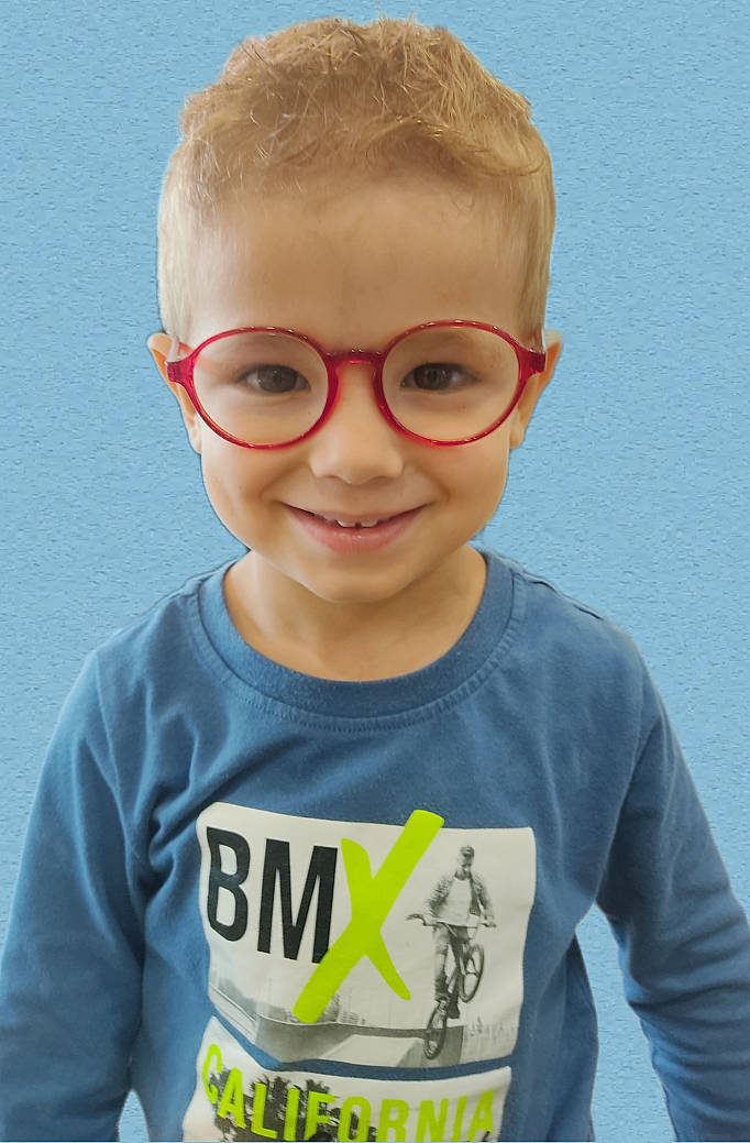 Ewen a rejoint le concours — aidez-le/la à gagner de superbes lots ! accessories, bicycle, boy, child, clothing, face, glasses, happy, head, longsleeve, machine, male, person, photography, portrait, smile, t_shirt, transportation, vehicle, wheel