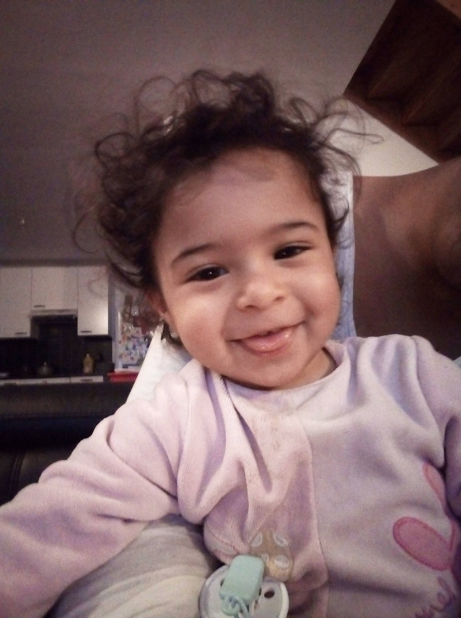 Lilya participe au concours pour gagner de l'argent avec cette photo : arm, baby, beauty, cheek, child, chin, cool, eye, face, facial_expression, forehead, hair, hairstyle, hand, happy, head, joy, nose, person, skin