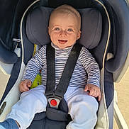 Pablo a rejoint le concours — aidez-le/la à gagner de superbes lots ! baby, smiling, car_seat, child, safety_harness, striped_shirt, white_pants, blue_socks, happy, infant, cute, seat_belt, portrait, person, young_child, indoor, closeup, baby_clothing, child_in_car_seat, secured