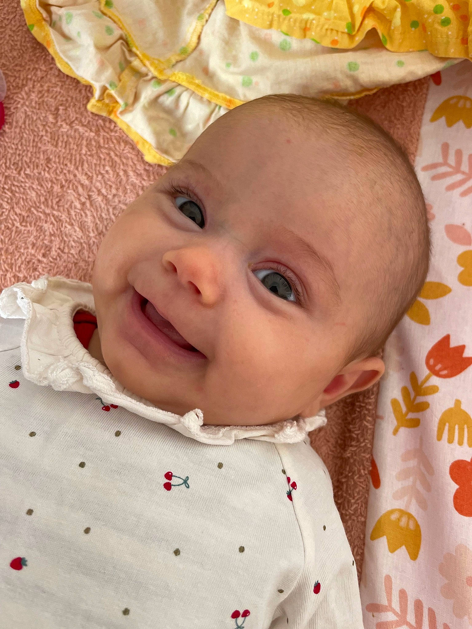 Anthéssa participe au concours pour gagner de l'argent avec cette photo : baby, baby_toddler_clothing, cheek, child, chin, collar, eye, face, happy, head, iris, linens, lip, person, pink, skin, sleeve, smile, textile, toddler