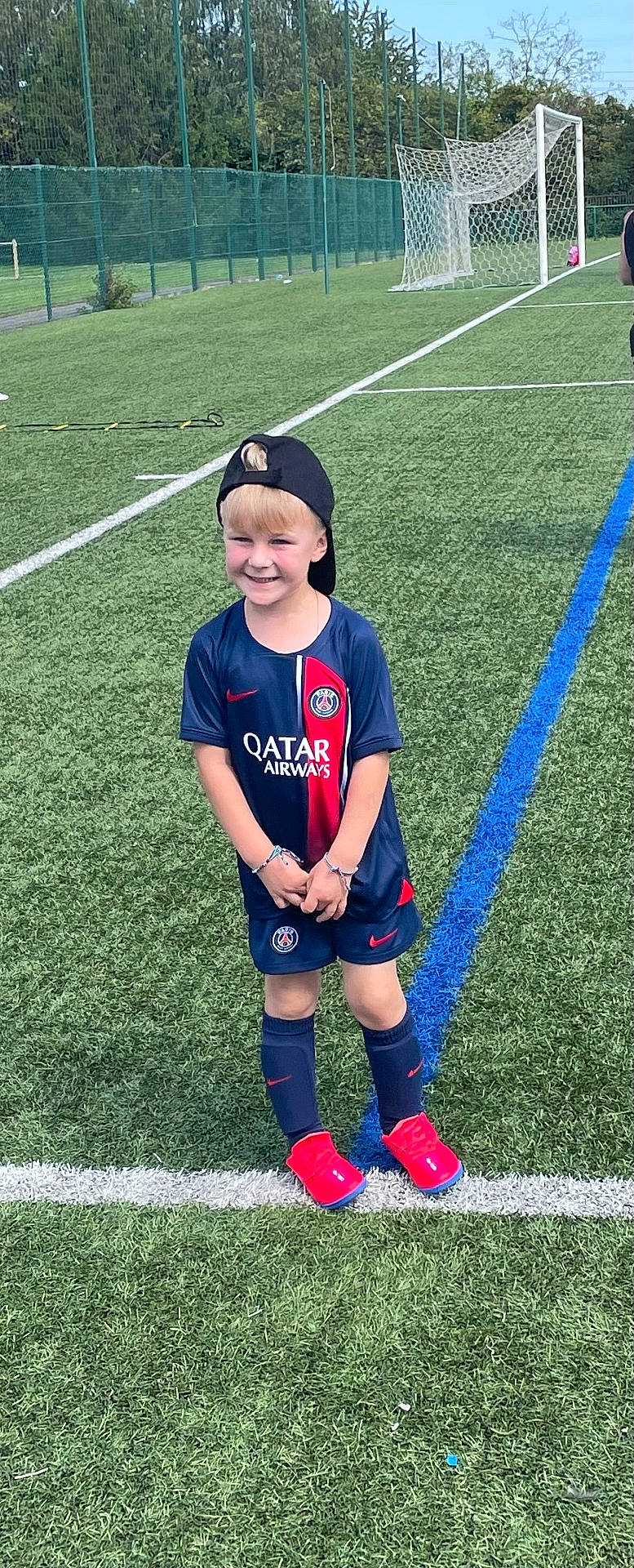 Joshua participe au concours pour gagner de l'argent avec cette photo : ball, boy, clothing, face, field, football, grass, head, nature, outdoors, park, people, person, photography, plant, portrait, soccer, soccerball, sport, t_shirt