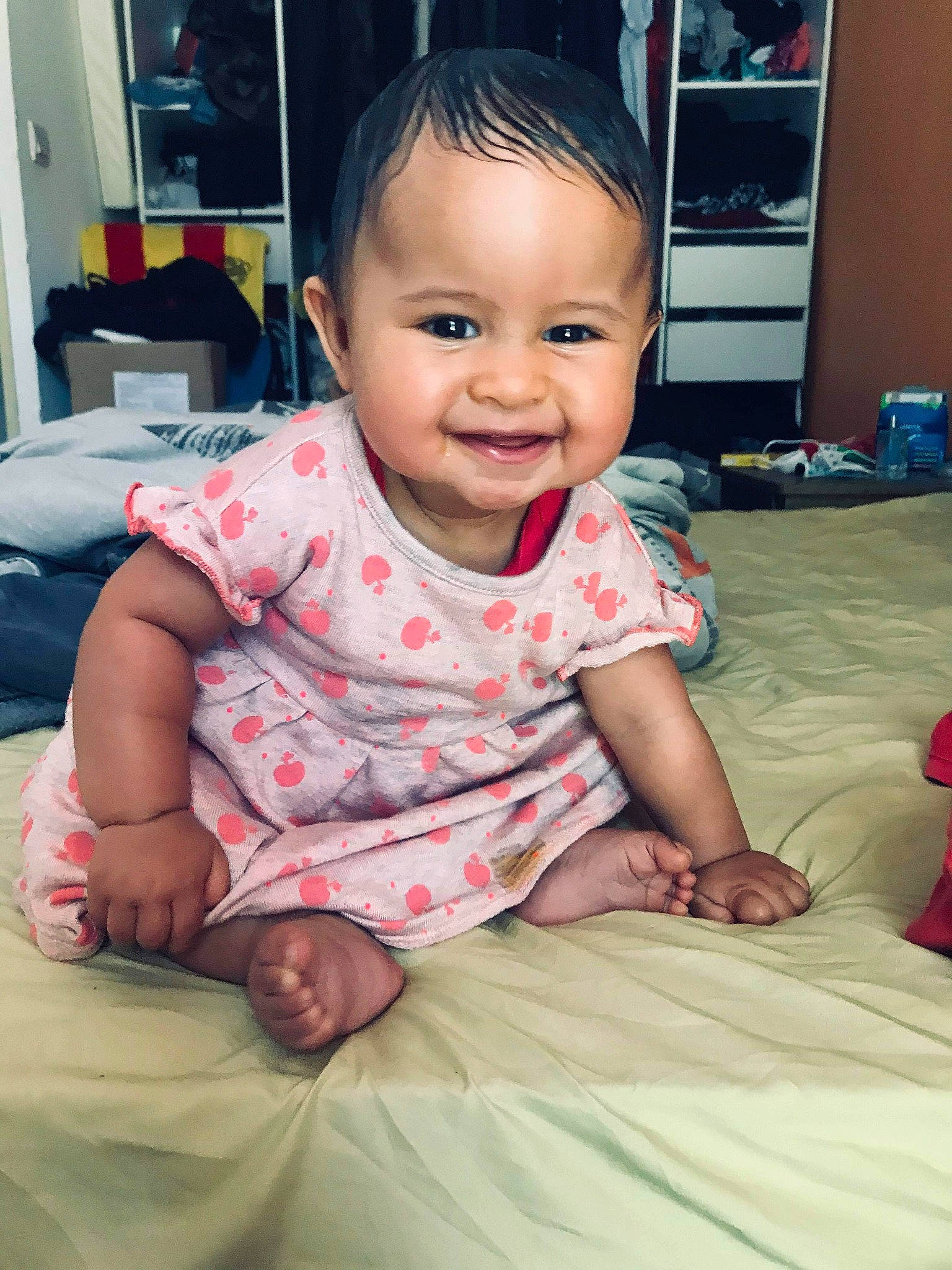 Lexie participe au concours pour gagner de l'argent avec cette photo : baby, beauty, cheek, child, chin, electronic_device, eye, face, facial_expression, fun, happy, head, joy, lip, mouth, nose, person, sitting, skin, smile