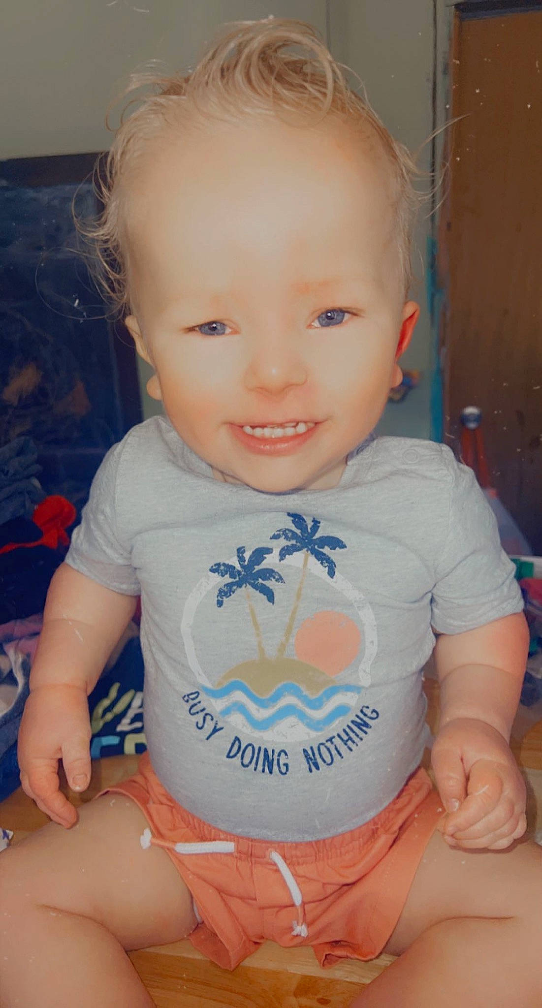 Keizer is registered to the contest to win money with this photo: arm, baby, baby_toddler_clothing, cheek, chin, eye, eyebrow, facial_expression, hand, happy, human_body, iris, mouth, neck, nose, person, skin, sleeve, smile, standing