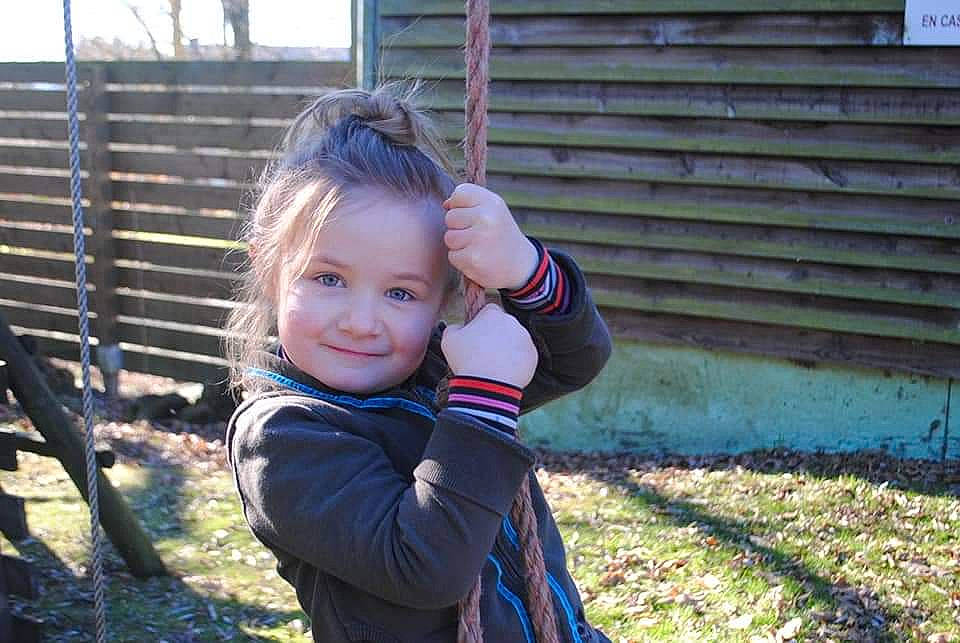 Iness participe au concours pour gagner de l'argent avec cette photo : child, joy, person, smile, toddler