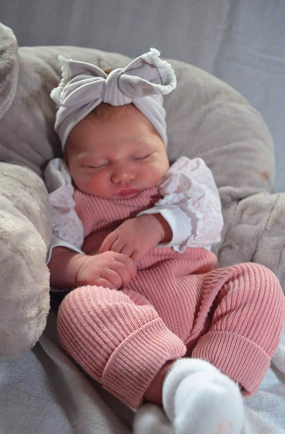 Maëlya a rejoint le concours — aidez-le/la à gagner de superbes lots ! baby, baby_products, baby_sleeping, child, childbirth, comfort, person, product, skin, sleep, toddler, wool