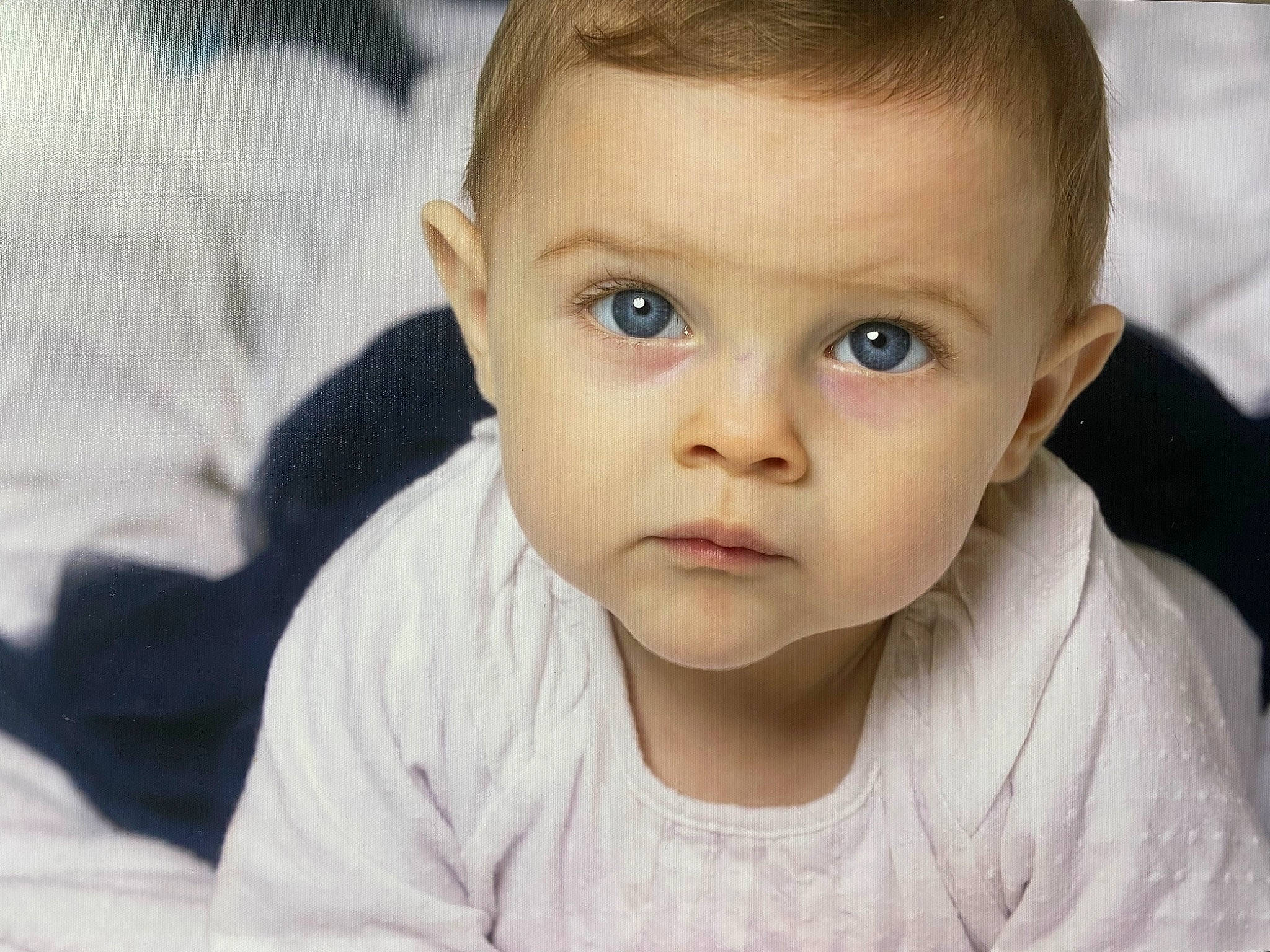 Emma participe au concours pour gagner de l'argent avec cette photo : baby, baby_toddler_clothing, cheek, child, collar, comfort, ear, eye, eyebrow, eyelash, gesture, happy, iris, lip, no_expression, nose, person, skin, sleeve, smile