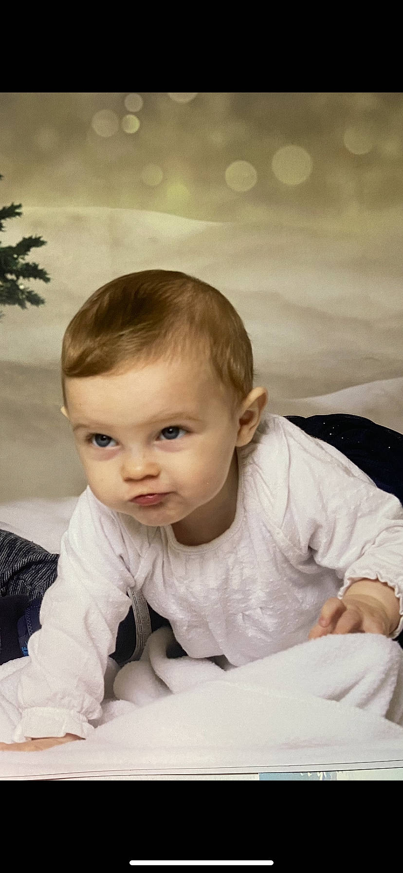 Emma participe au concours pour gagner de l'argent avec cette photo : baby, baby_toddler_clothing, cheek, child, chin, comfort, eye, flooring, fun, grass, happy, head, iris, person, portrait_photography, sitting, skin, sleeve, t_shirt, toddler