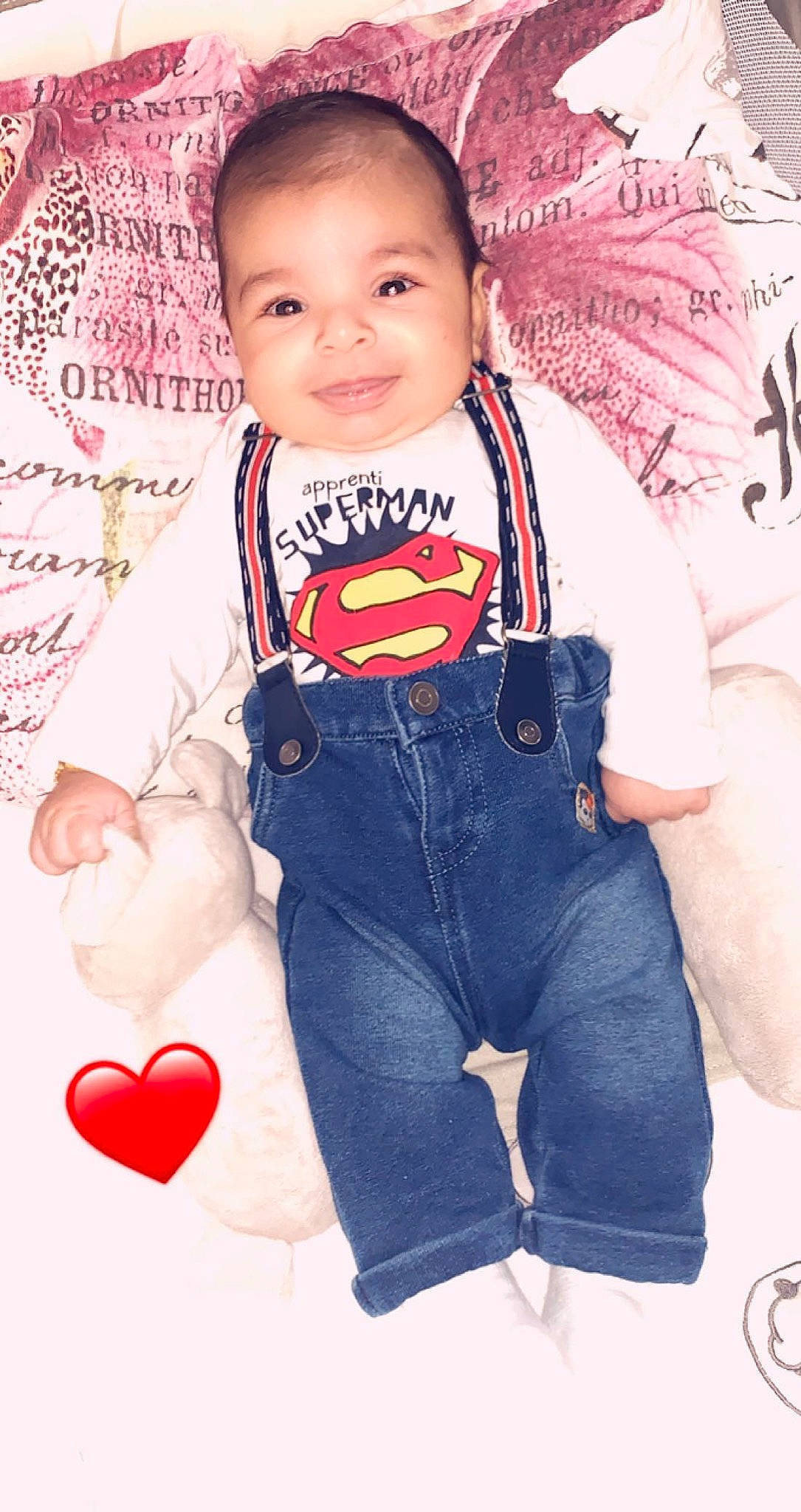Isaac a rejoint le concours — aidez-le/la à gagner de superbes lots ! baby, baby_products, baby_toddler_clothing, button, cheek, child, cool, denim, eye, heart, joy, laugh, love, organ, overall, pattern, person, pocket, sleeve, textile