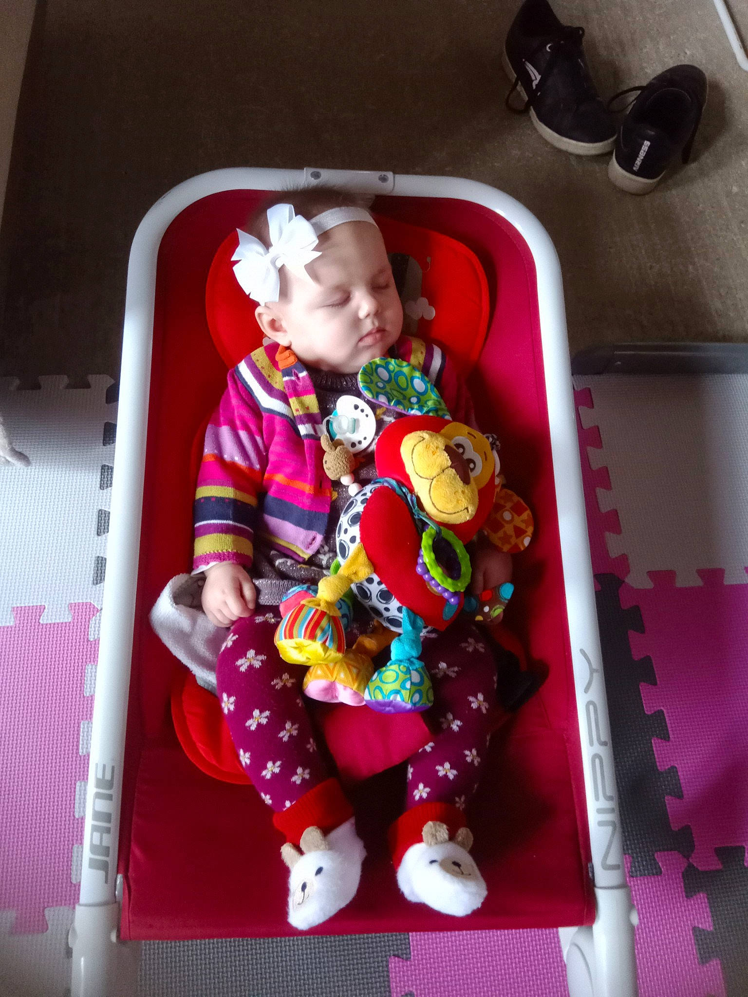 Angela participe au concours pour gagner de l'argent avec cette photo : baby, baby_products, baby_toddler_clothing, baby_toys, bag, carmine, child, comfort, fun, happy, headwear, kitchen_utensil, magenta, pattern, person, pink, play, purple, room, sitting